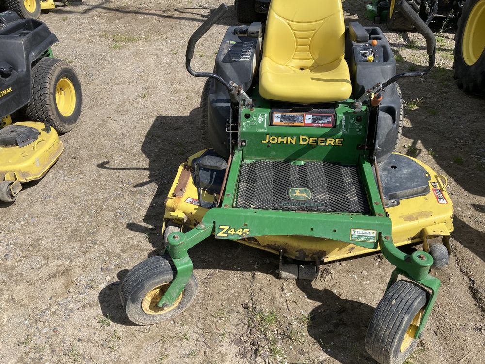 John Deere Z445 Zero Turn Mowers