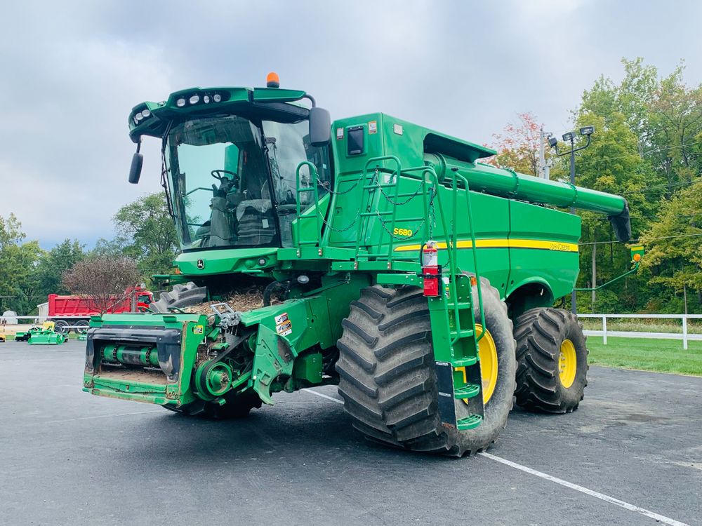 John Deere S Combine