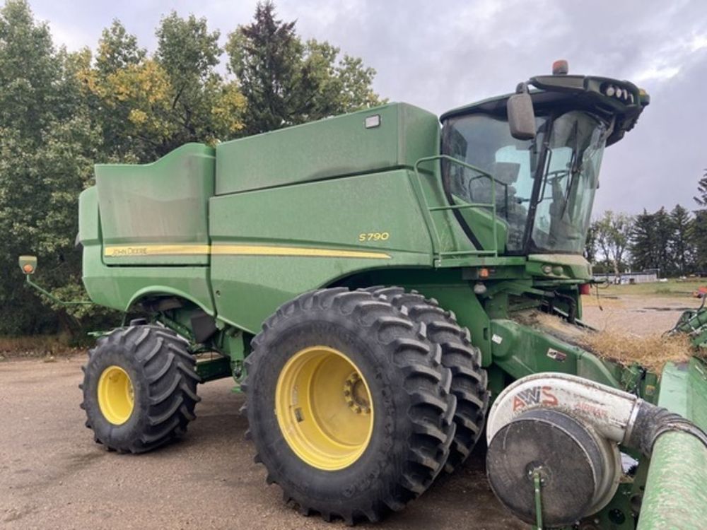 John Deere S Combine