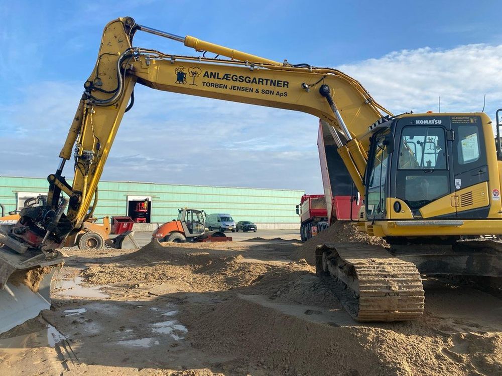 Komatsu Pc Lc Tracked Excavator