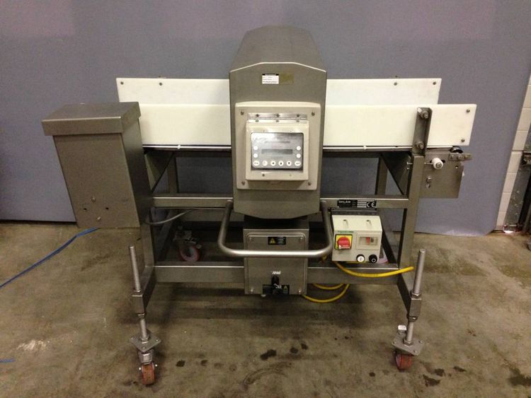 Safeline Metal Detector