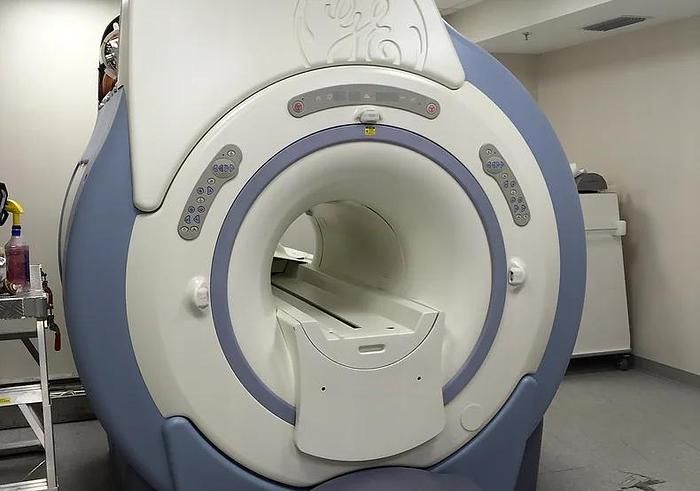 GE Signa 1.5T HD LCC MRI