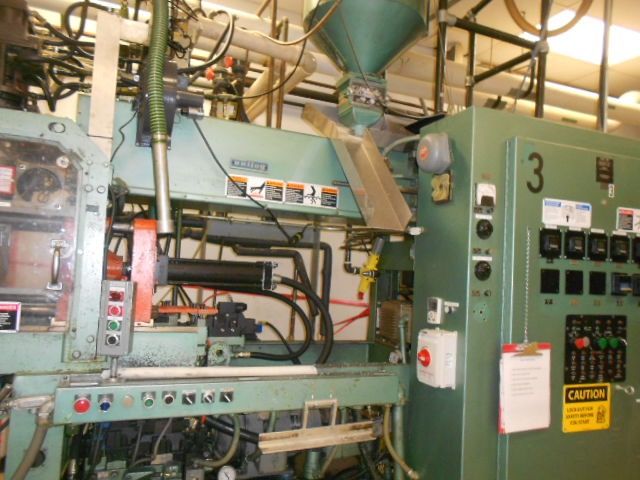 Uniloy 2016 (3) Head Reciprocating Screw Blow Molding Machine