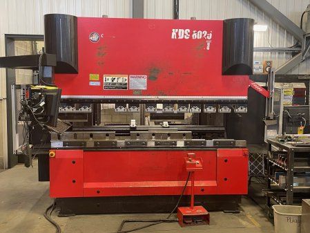 Amada HDS8025NT SERVO HYDRAULIC CNC PRESS BRAKE 88 TON X 102"