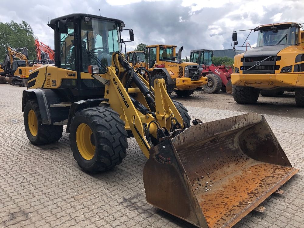 Yanmar V100 Wheel Loader