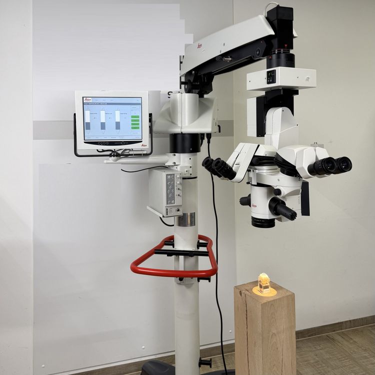 Leica M884 Surgical microscope