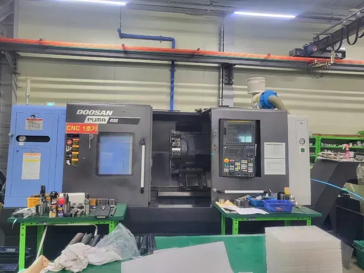 Doosan DOOSAN FANUC Series I CNC Control 2,000 RPM PUMA 4100B 2 Axis