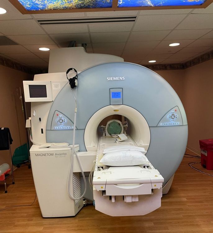 Siemens 1.5T AVANTO 8 Channel MRI Scanner
