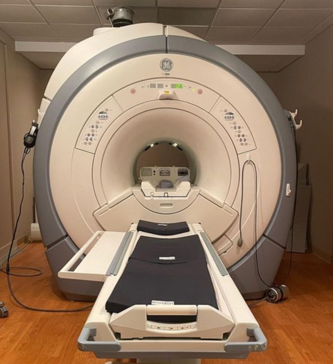 GE 1.5T HDxt 16X 8CH MRI Scanner