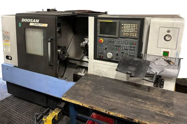 Doosan Fanuc 21i Tb Cnc Control 3500 Rpm Puma 240c 2 Axis