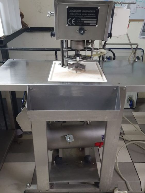 Coudert, Massilly Semi-Automatic Capping Machine