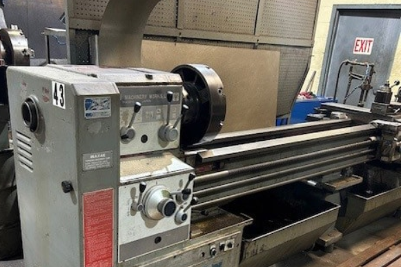 Mazak Manual Engine Lathe 1500 rpm 21 × 80
