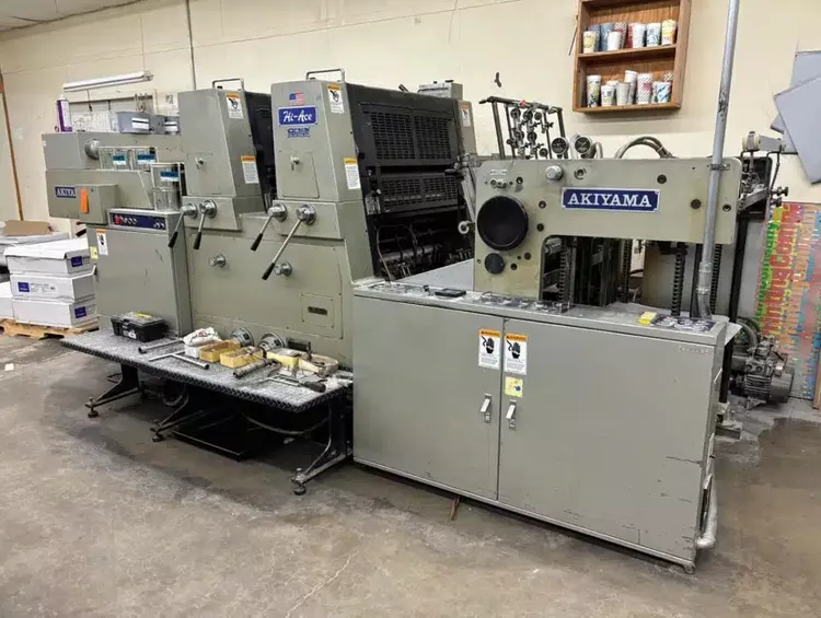 Akiyama Hi-Ace 228c 52 x 72 cm