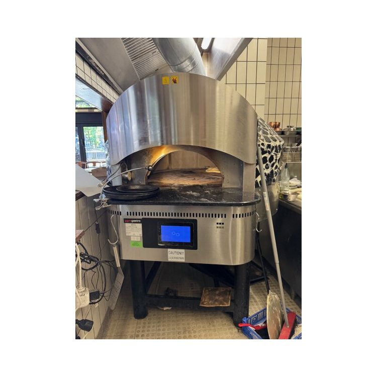 A 5N Gas Stone Pizza Oven