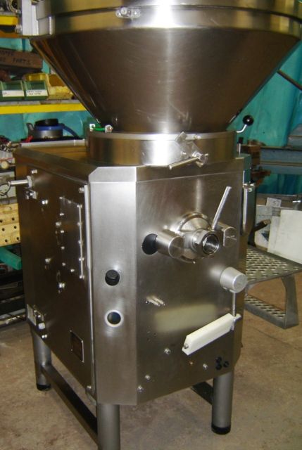 Vemag 1000 PC 875 Vacuum filler with linker and hoists
