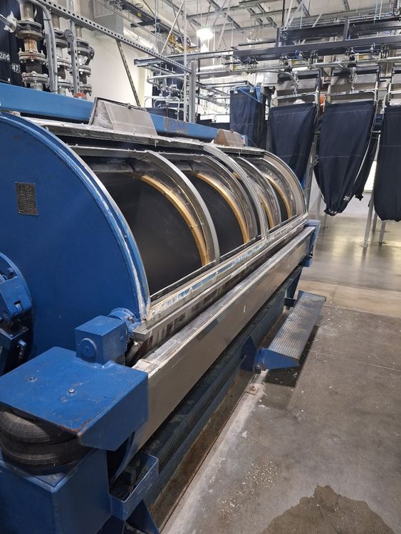 Ellis 900lb., 4-Pocket, Unloading Washer Extractor