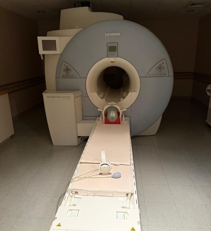 Siemens Avanto 8 CH MRI
