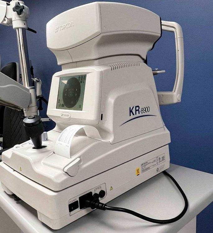 Topcon KR-8900 Auto refractor with Keratometer