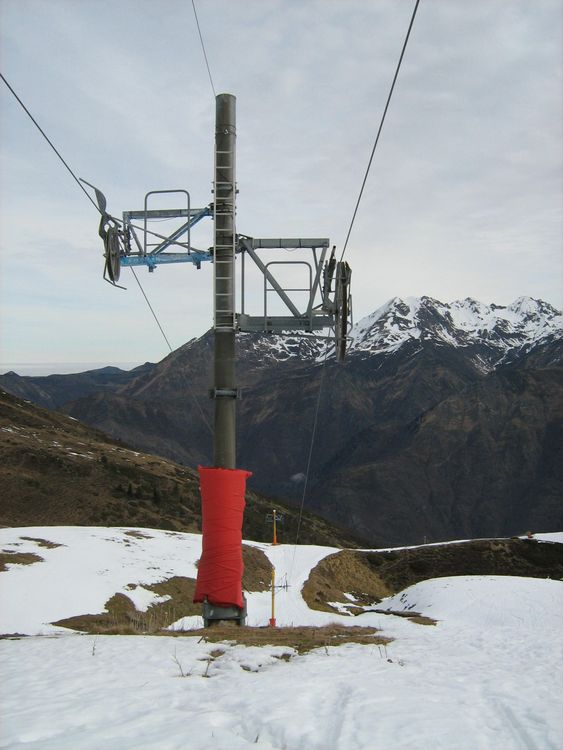 Poma H210 detachable grip ski lift