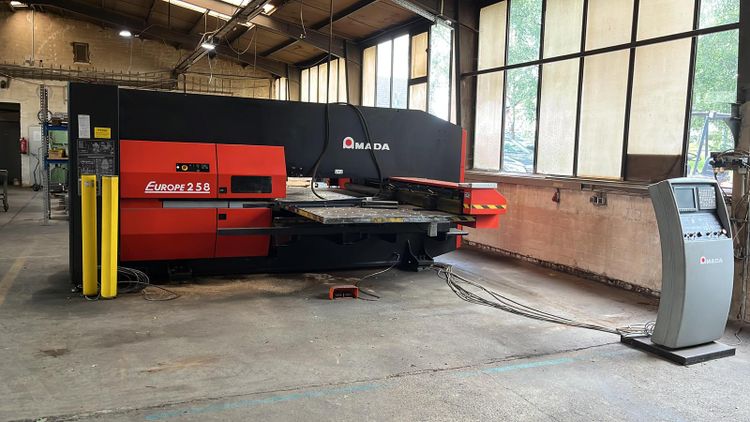 Amada Europe 258 200 kN