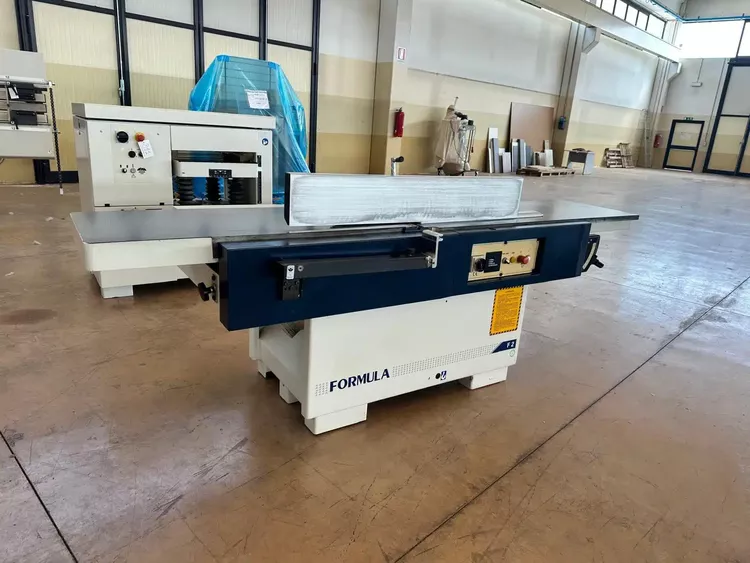 SCM F2