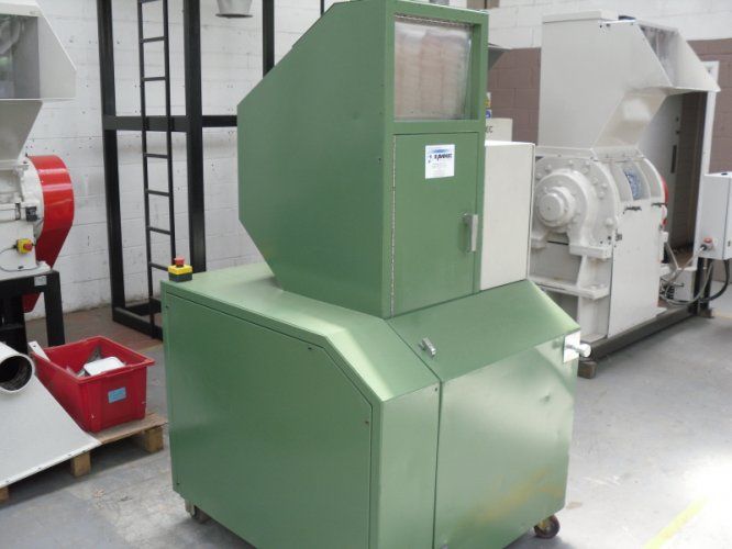 UPM 12-16B Granulator