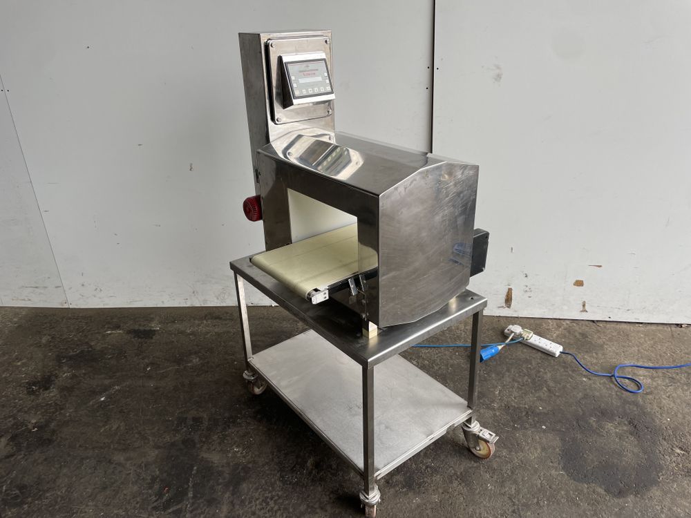 Safeline metal detector