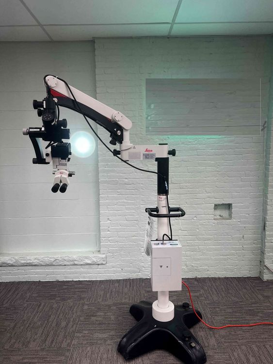 Leica M400-E Surgical Microscope