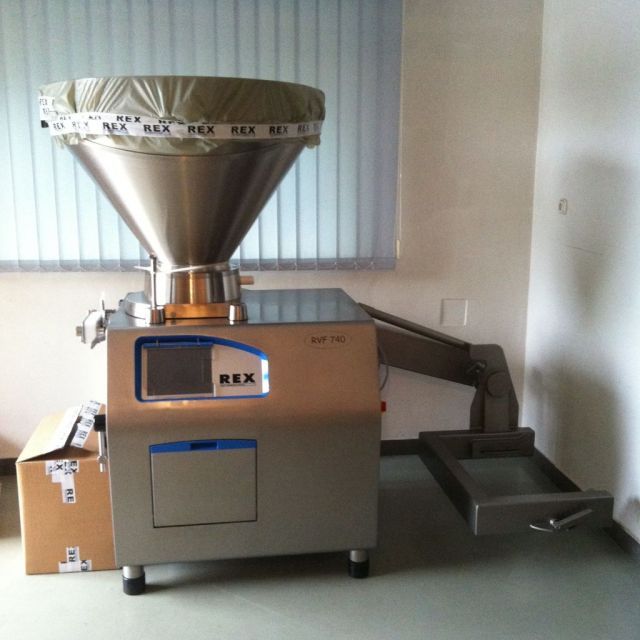 Rex RVF760 Rotary Vacuum Filling Machine