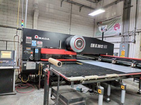 Amada EMK3612 M2 SERVO-DRIVEN CNC TURRET PUNCH 33 TON