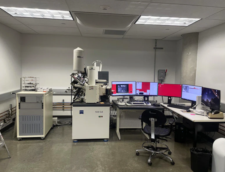 ZEISS 1540 EsB Dual Beam FIB-SEM