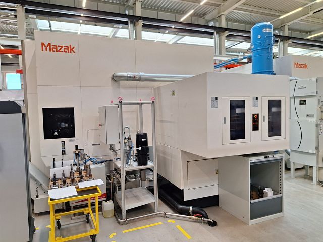 Online Auction: CNC Grinding Machines, Machining Centers And more