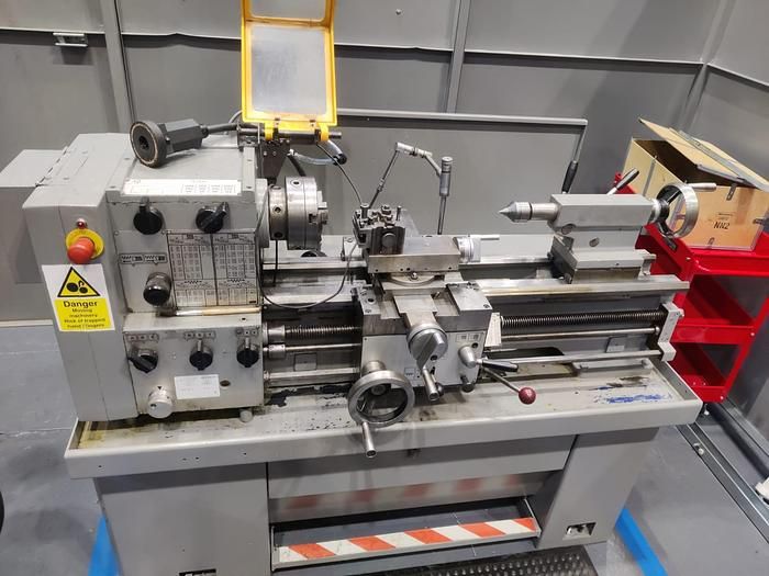 Harrison ENGINE LATHE 2500 rpm M300 13" x 25"