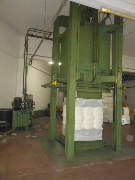 Italiana Presse vertical bale press, bale weight: 500 kg, pressure: 100 tons