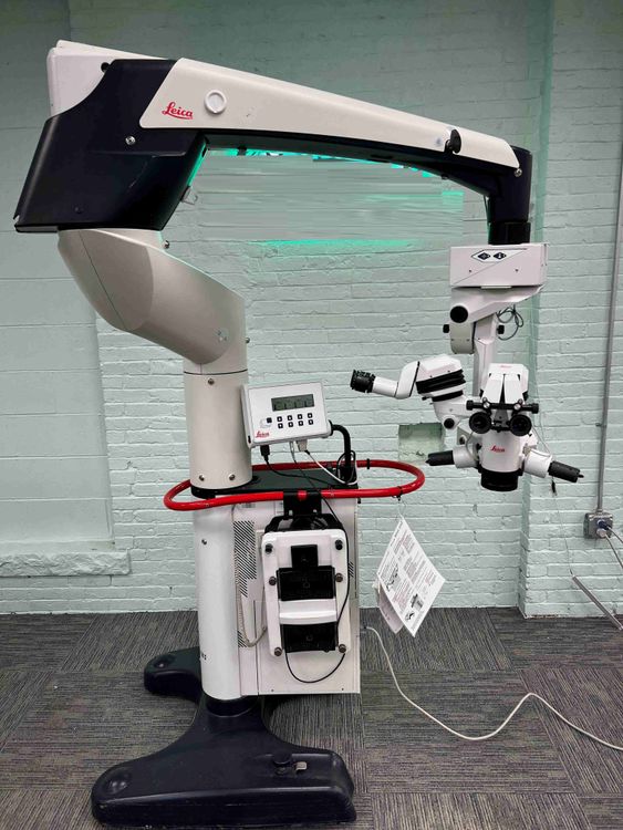 Leica M841 Ophthalmology Microscope