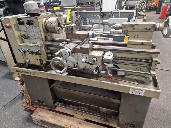 Harrison STRAIGHT BED CENTRE LATHE 2500 rpm M300 13" x 25"