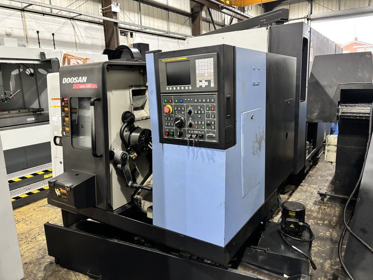 Doosan FANUC Oi-Series 5000rpm Lynx 220B 2 Axis