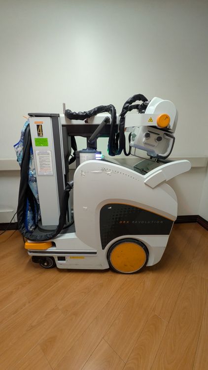 4 CareStream DRX Revolution Portable X Ray