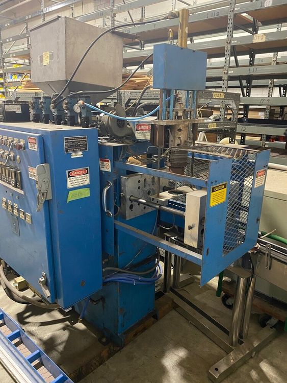 Rocheleau R4 Reciprocating Screw Blow Molder