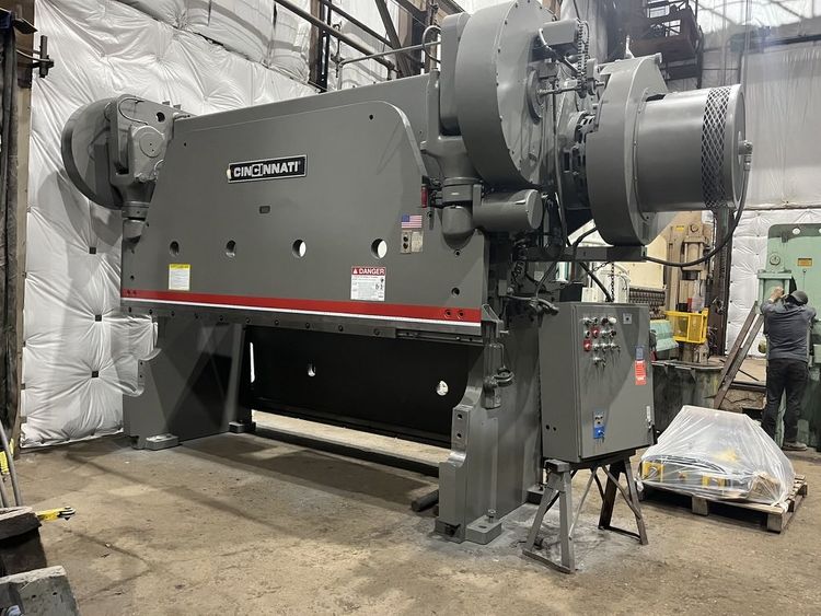 Cincinnati Series 12 Auto-Cycle Press Brake 300 Tons