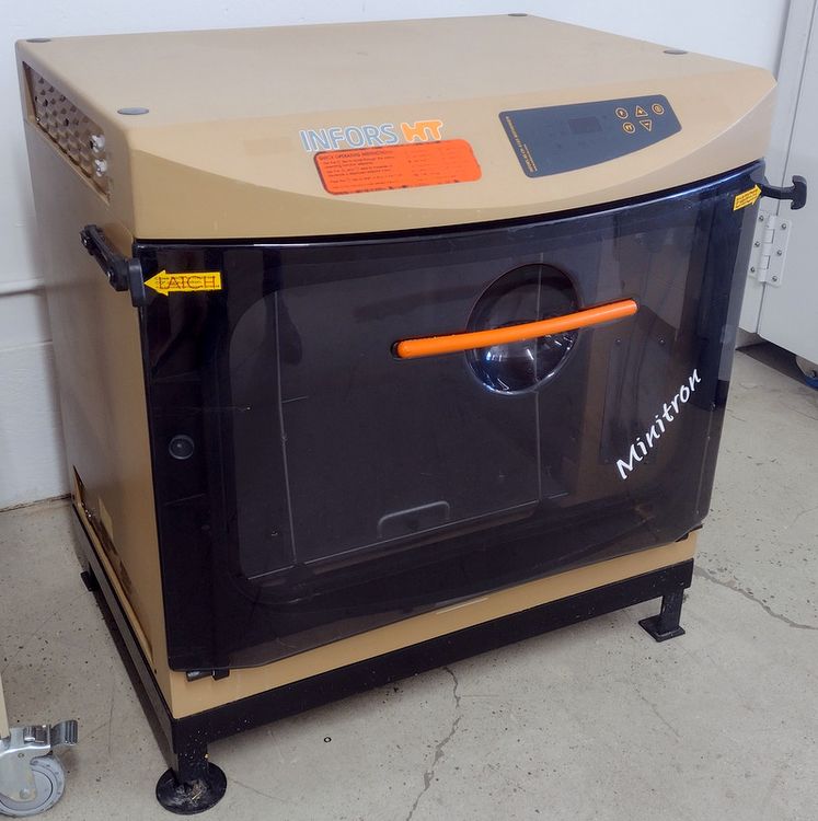 Infors Minitron Floor Incubator Shaker with CO2/Humidity