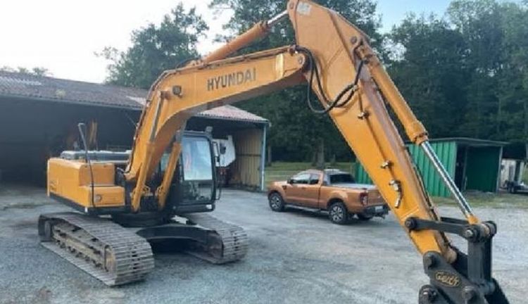 Hyundai Robex 210 LC-7A Tracked Excavator