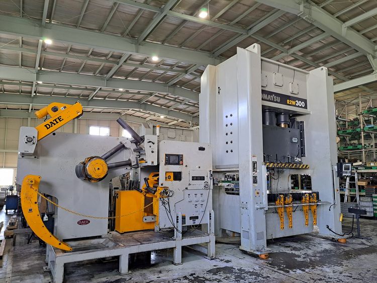 Komatsu GANTRY SERVO PRESS 300T