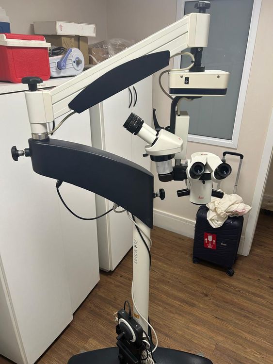 Leica M220 F12 Microscope