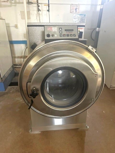 Milnor 30022T6X 60 Lb. Washer Extractor