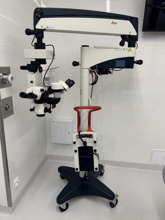 Leica M620 F20 Surgical microscope