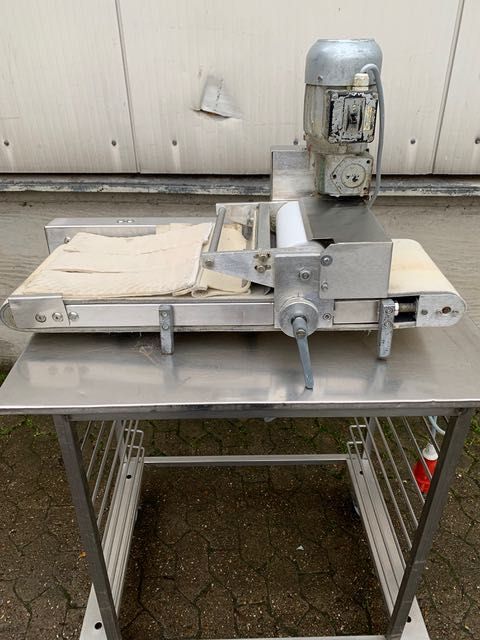 Fritsch BCW 1000 table machine croissant machine