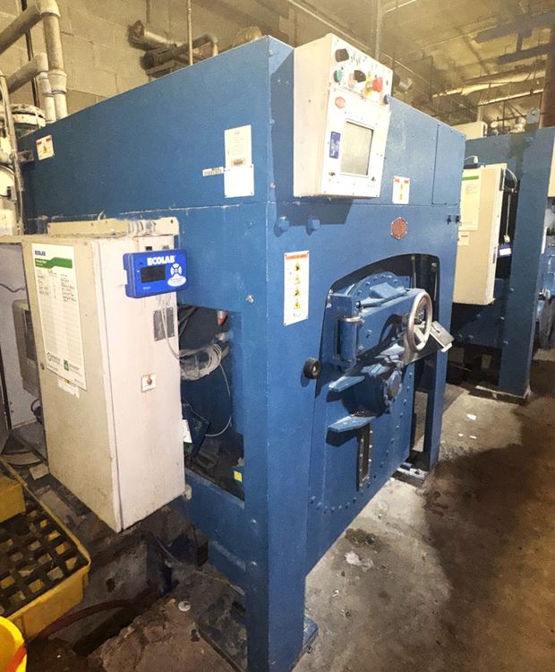 Milnor 42044WR2 Washer Extractor