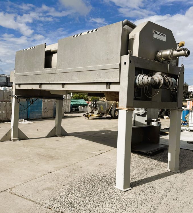 Della Toffola PE-100 Pneumatic Grape Press