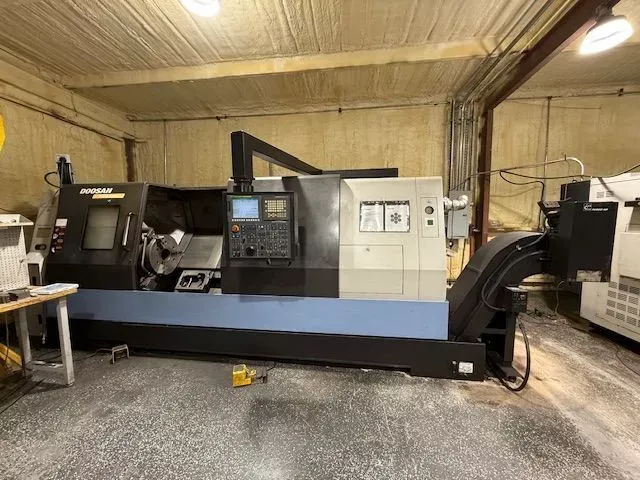 Doosan DOOSAN FANUC SERIES I CNC COLOR CONTROL 1,500 RPM PUMA 400LC 2 Axis